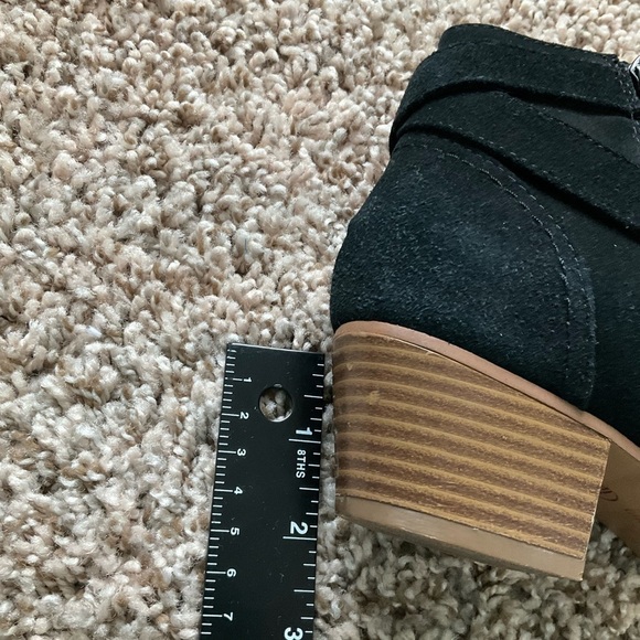 Gianni Bini Black Suede Heeled Booties Size - Picture 3 of 7